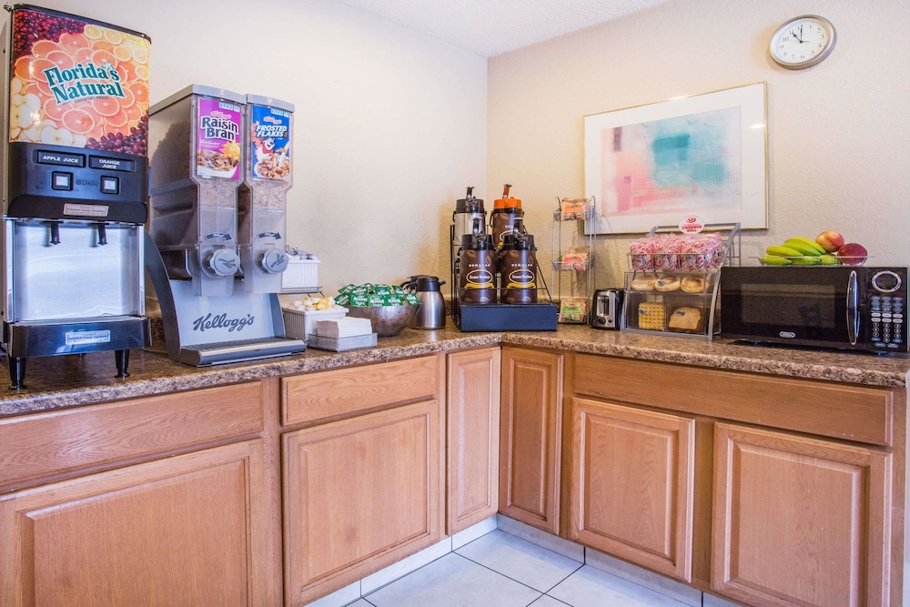 Super 8 By Wyndham Harrisonburg 6/18