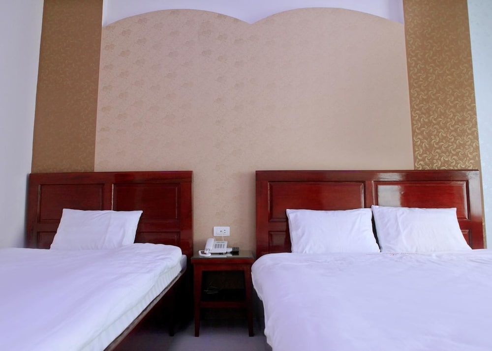 Ngoc Bach Hotel 8/18