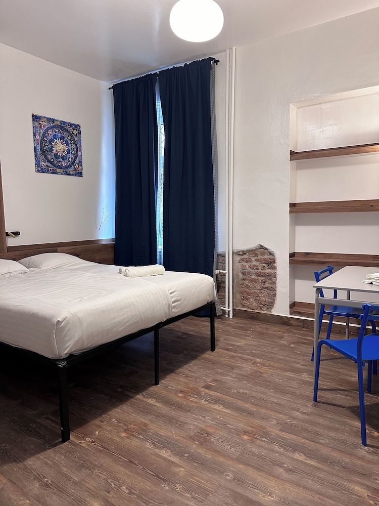 DELUXE, DOUBLE BED