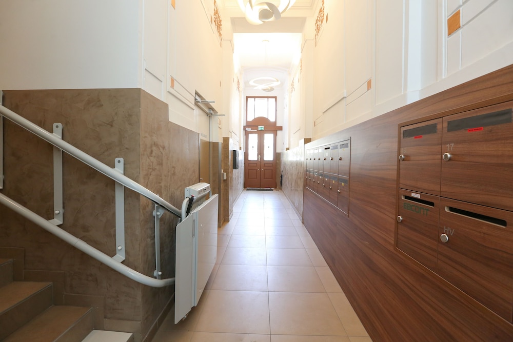 4 Beds and More Vienna Apartments 12/29