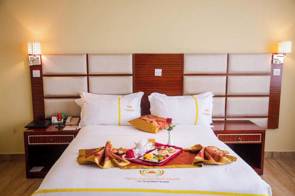 Tiffany Diamond Hotel Makunganya Street 26/66