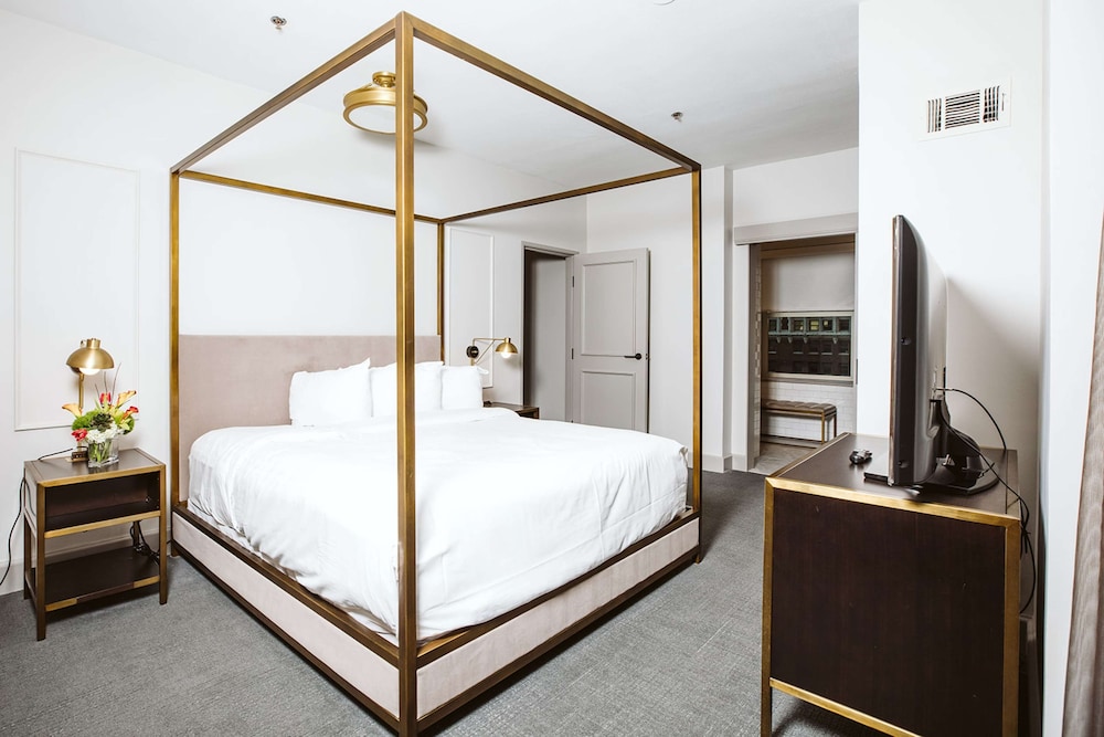 Hotel Phillips Kansas City Curio Collection by Hilton 22/50