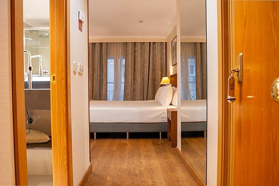 Aparto Hotel Rosales 24/24