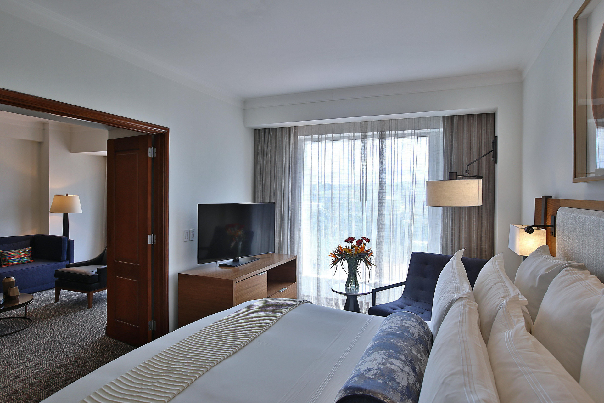 Suite, Lake View