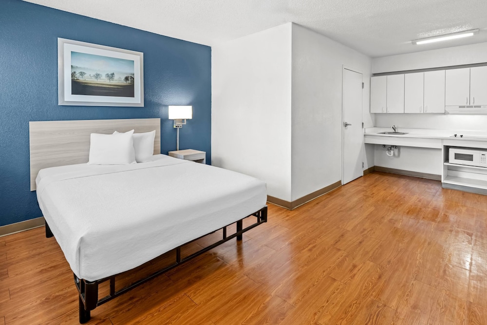 Birch Hill Suites Kansas City - Independence, Mo 7/24