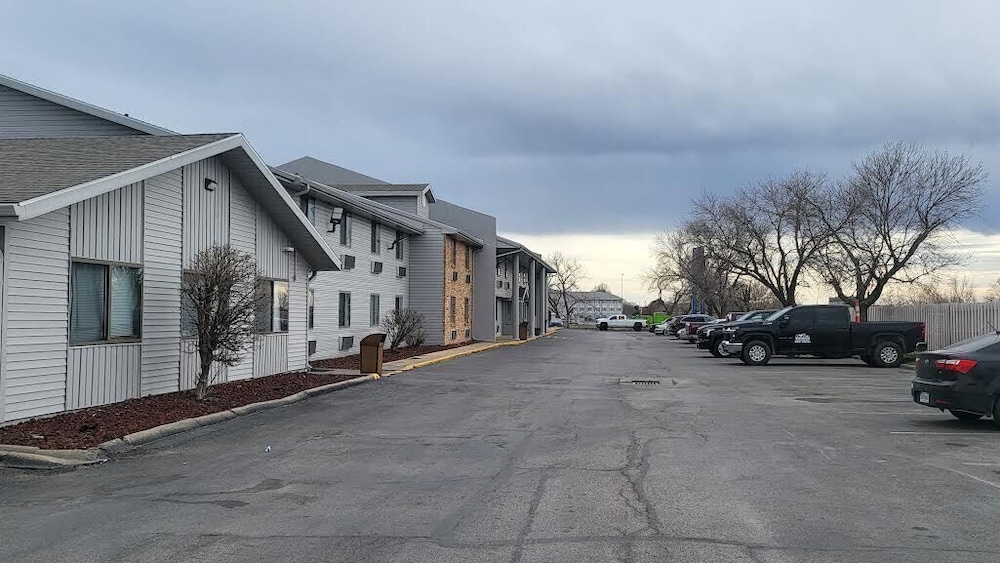 Motel6 Omaha, NE 45/55