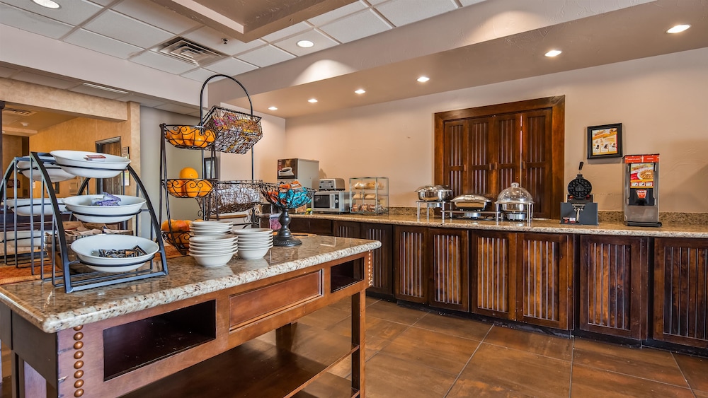 Best Western Plus Cimarron Hotel & Suites 35/41