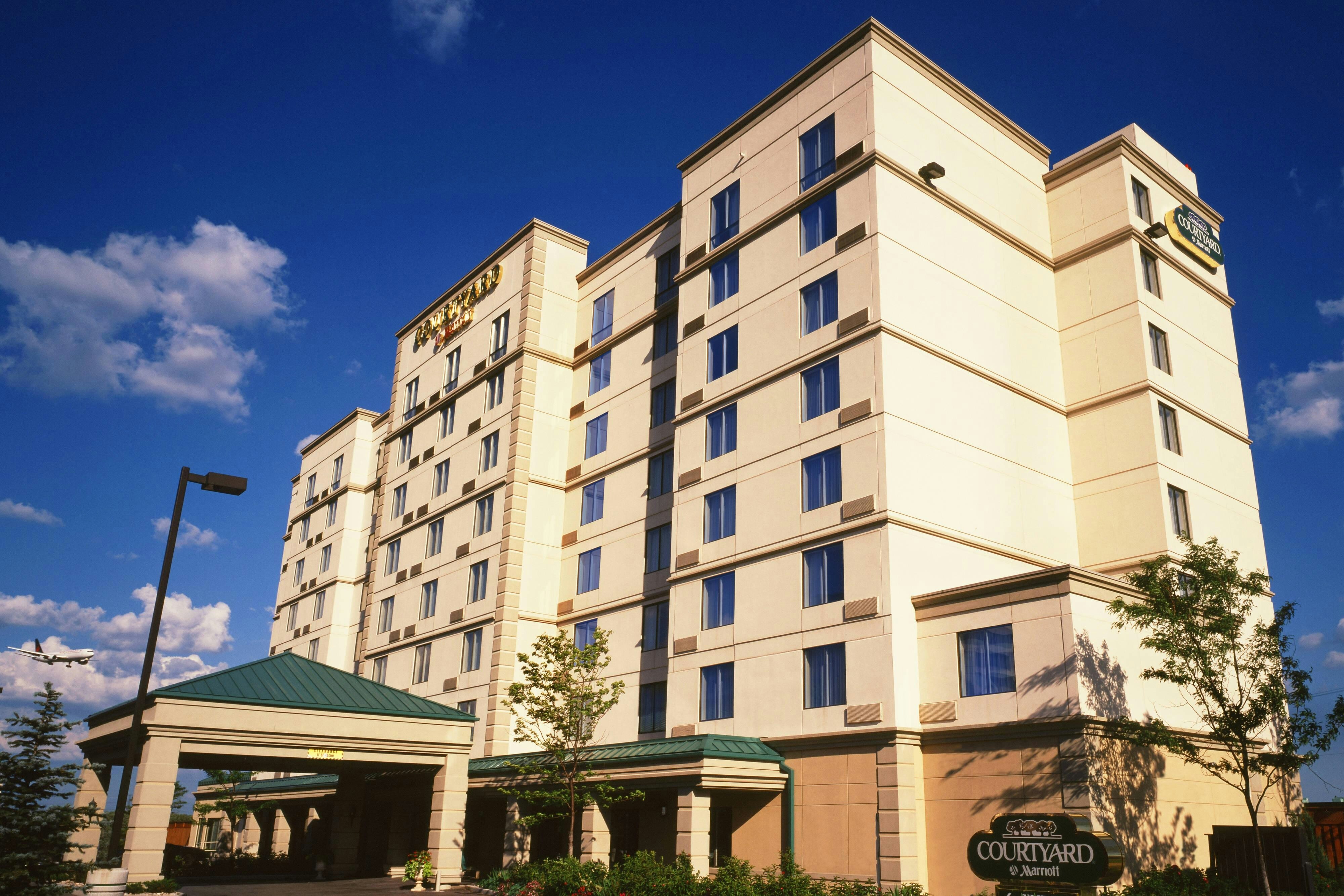 Courtyard Marriott Toronto Airport in TORONTO