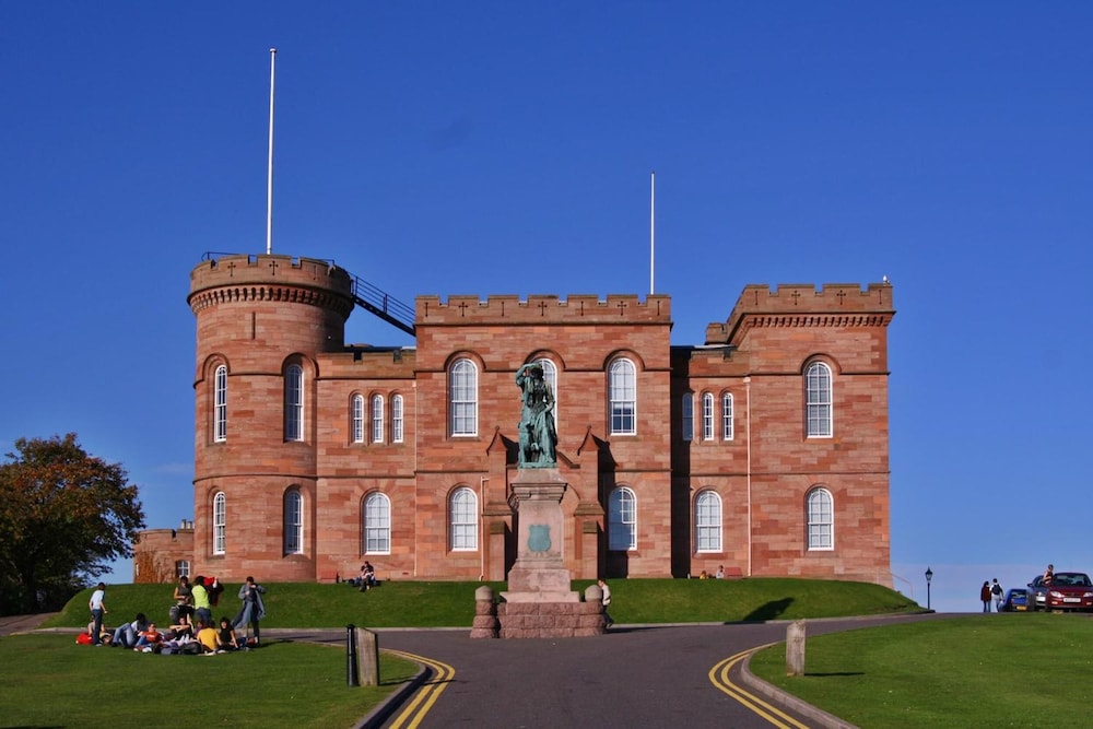Dunhallin House 4/66