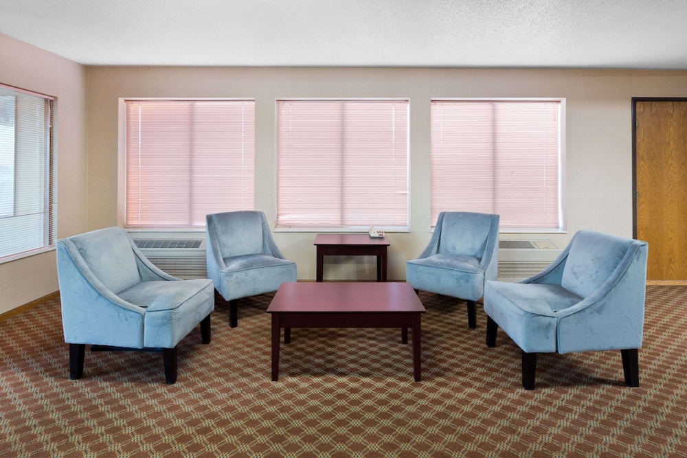 Super 8 By Wyndham Rochelle 23/30
