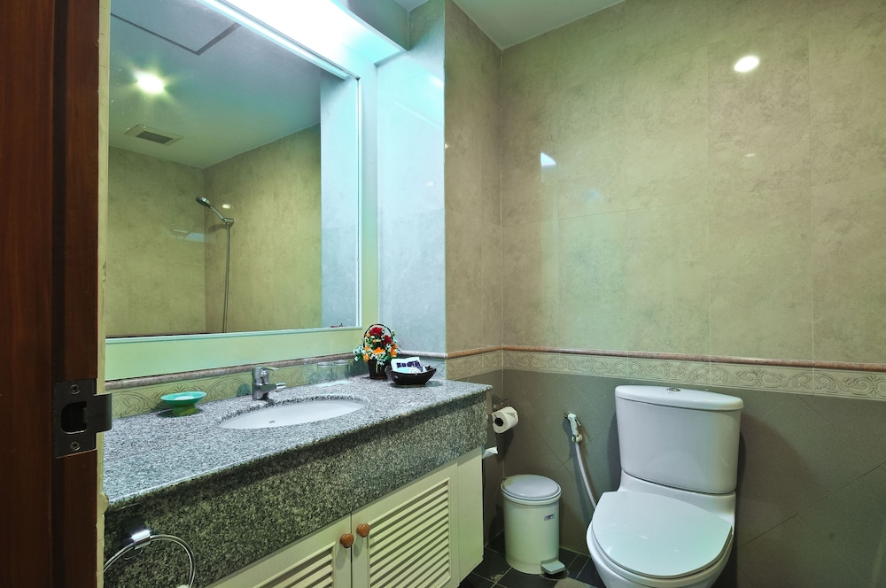 Admiral Suites Bangkok 50/50