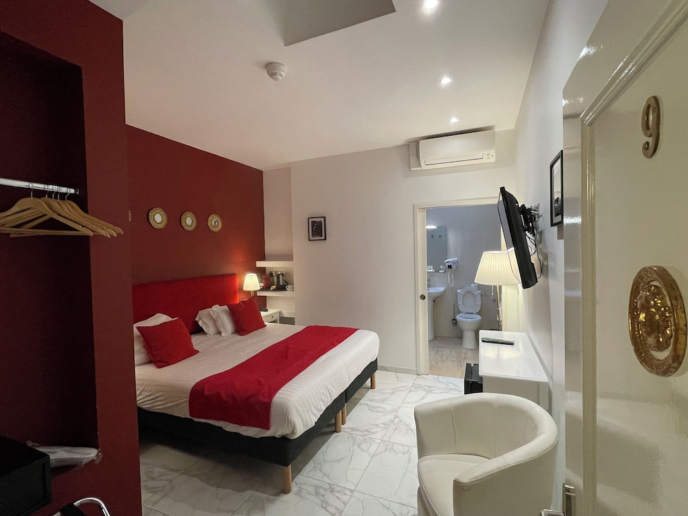 غرفة اقتصادية، Hotel Churchill 2/4