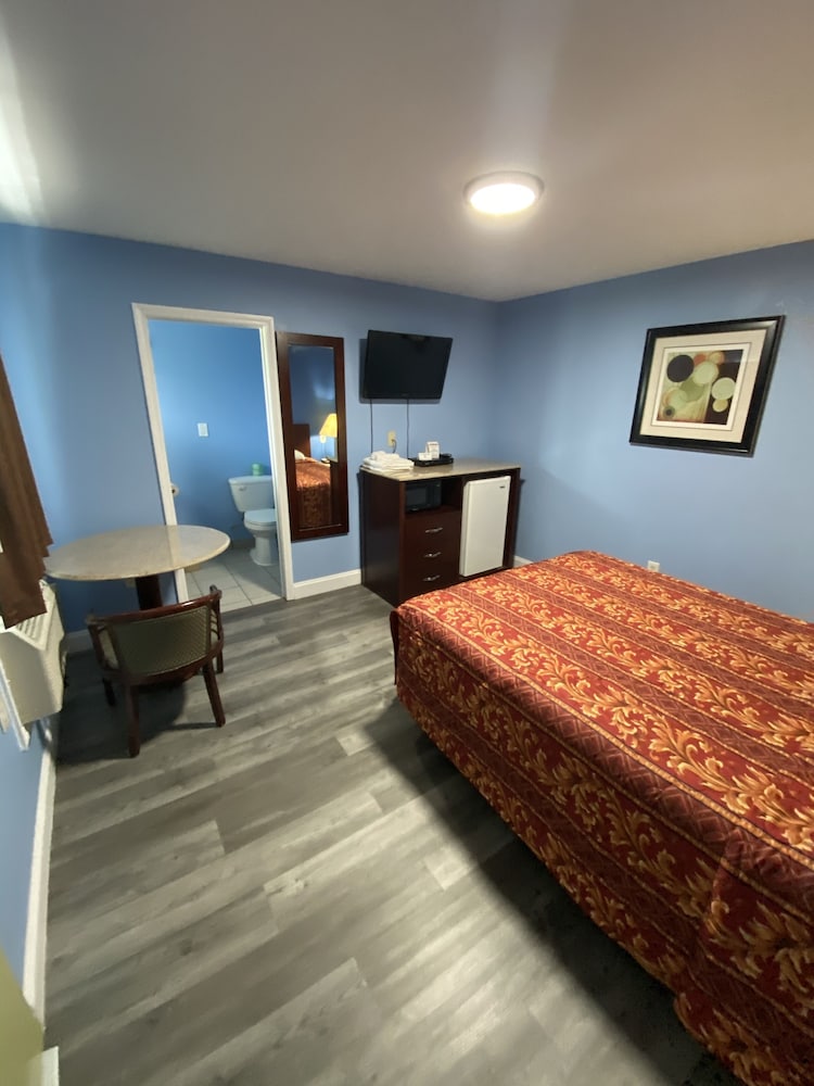 Red Carpet Inn and Suites 12/22