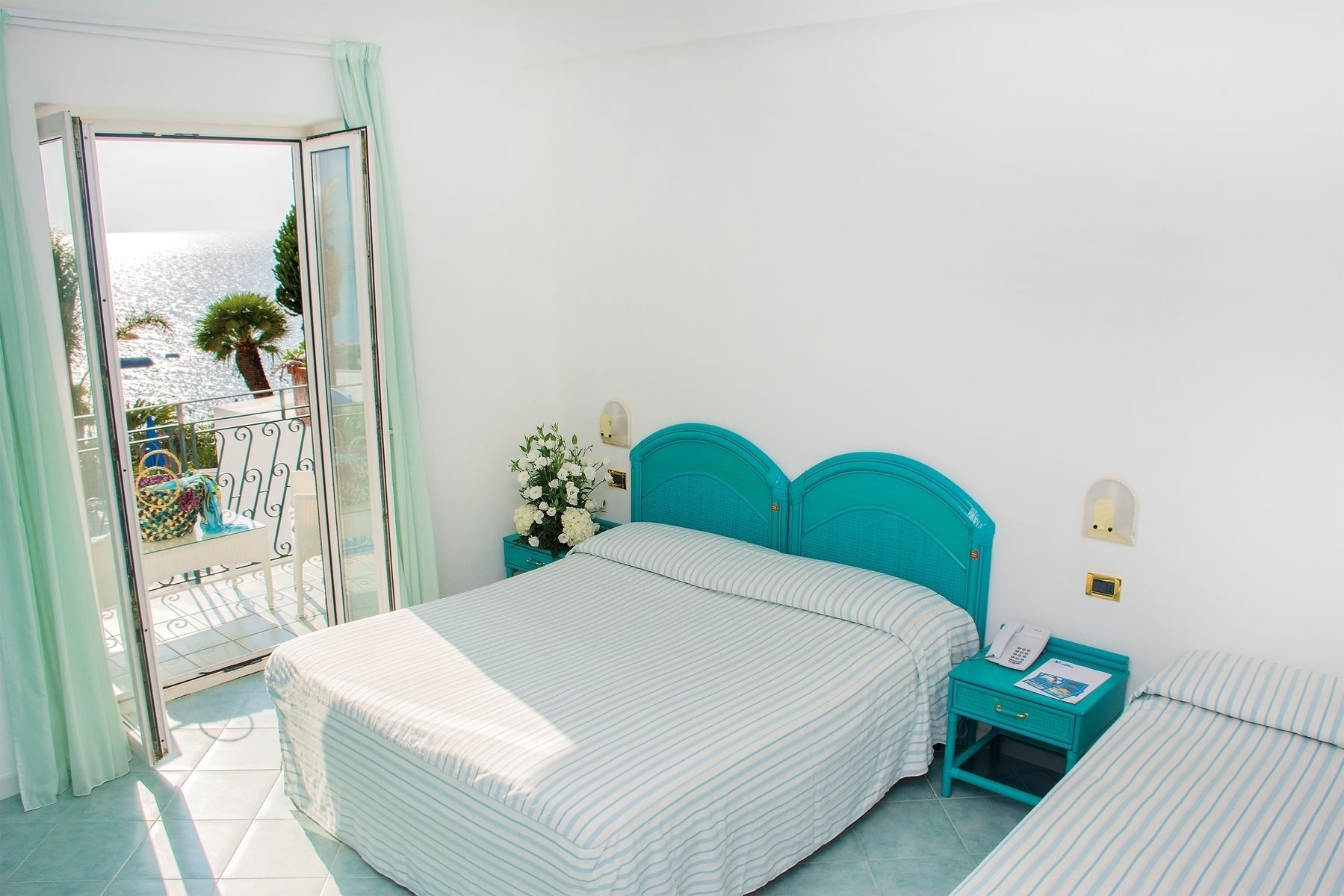 STANDARD, SINGLE, GARDEN VIEW