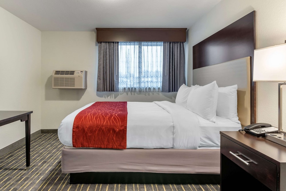 Comfort Inn and Suites Tigard near Washington Square 29/35
