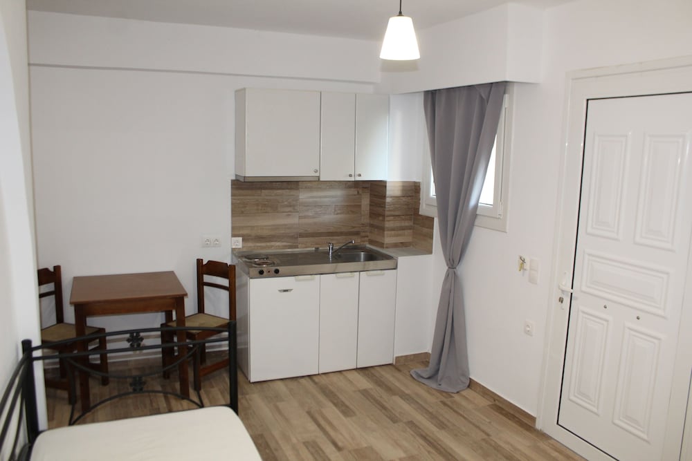Zeus Hotel Ireon 16/42