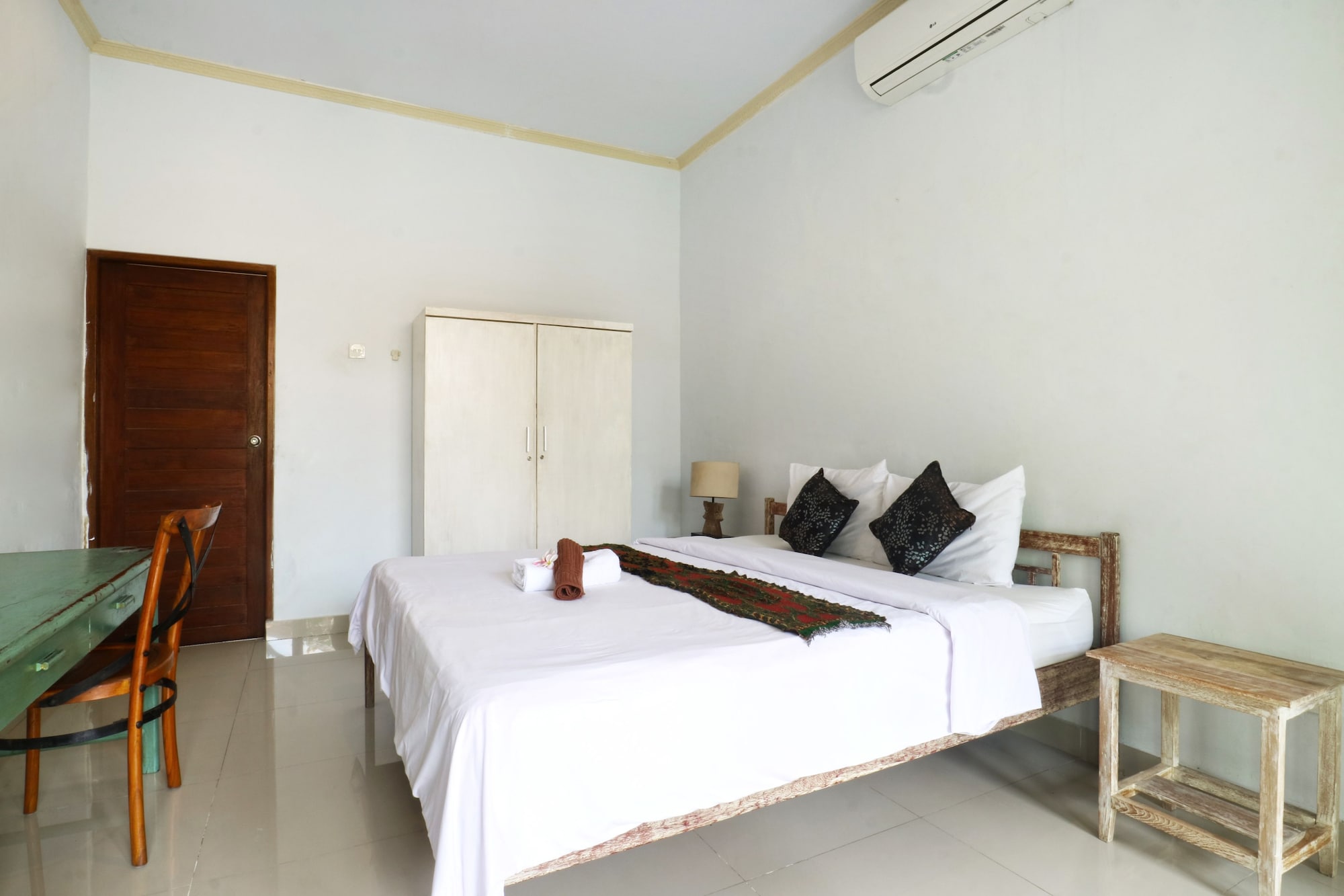 SUPERIOR, DOUBLE BED