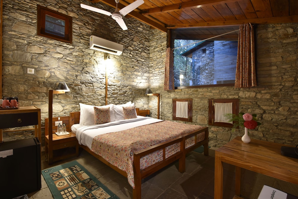 Tiaraa Monolith Lake Resort 10/44