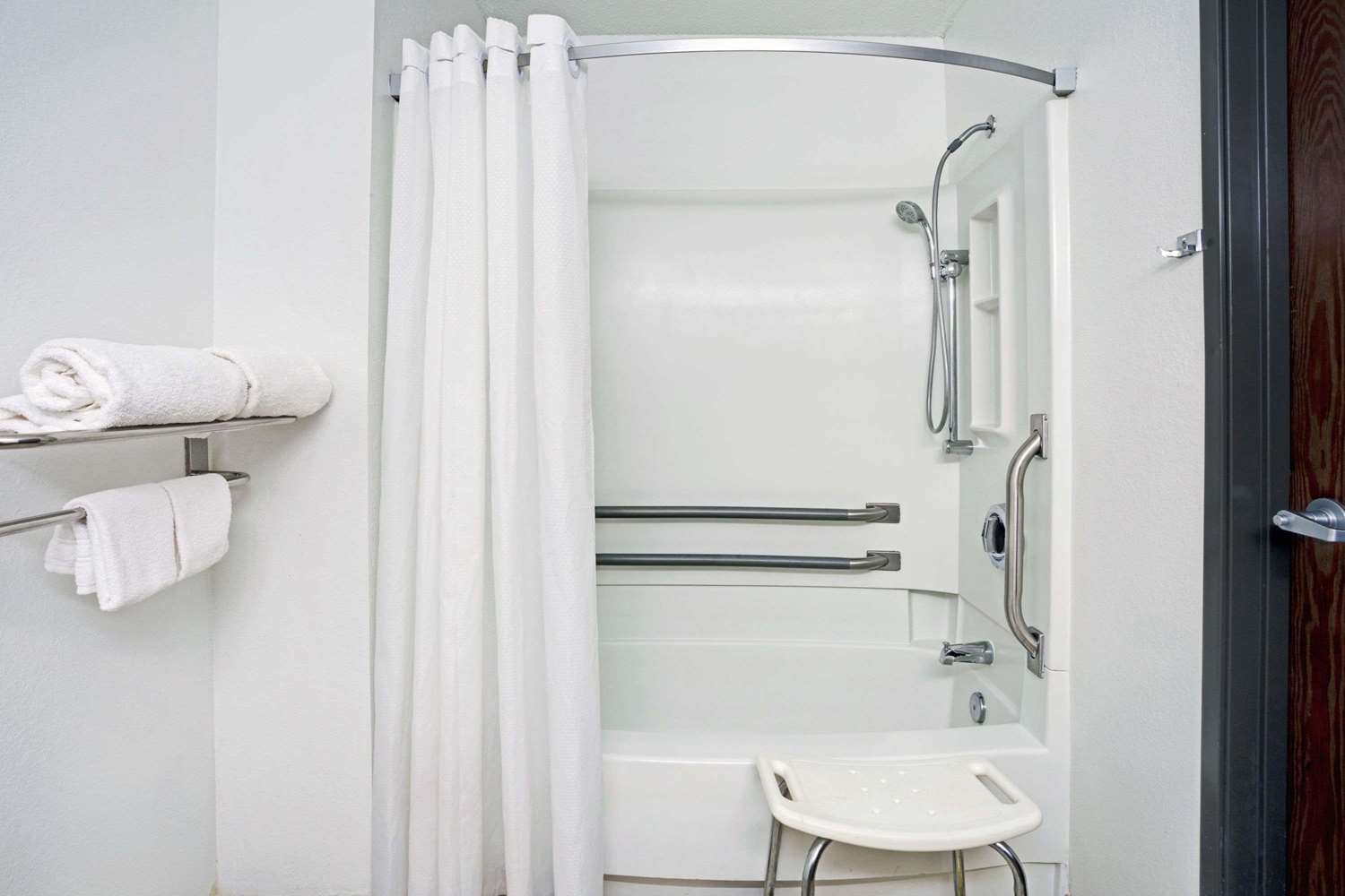 Economy 7 Inn Chesapeake - Portsmouth 28/28