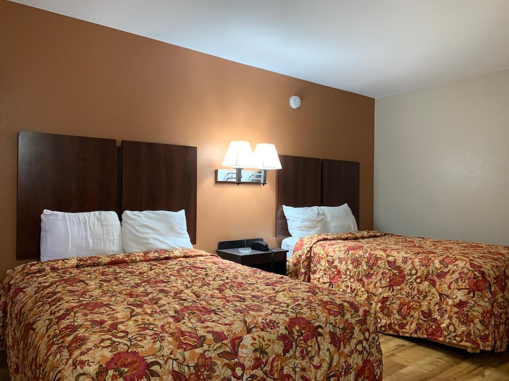 Rodeway Inn Somerset MA 15/57
