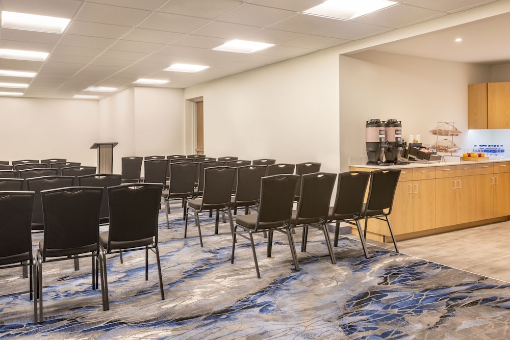 Fairfield Inn & Suites By Marriott Rockaway 24/28
