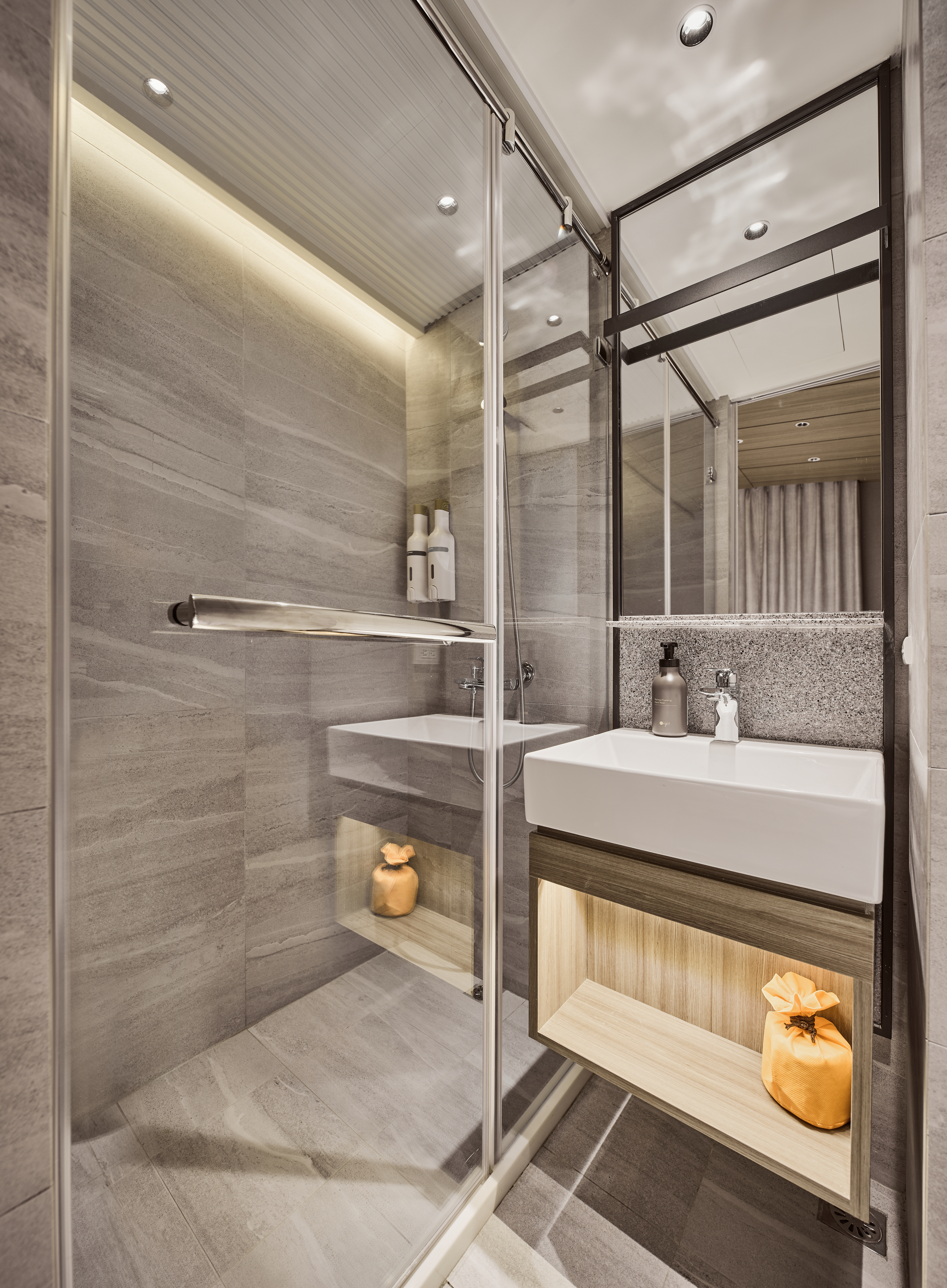 Orange Hotel Ximen Hanzhong 48/49