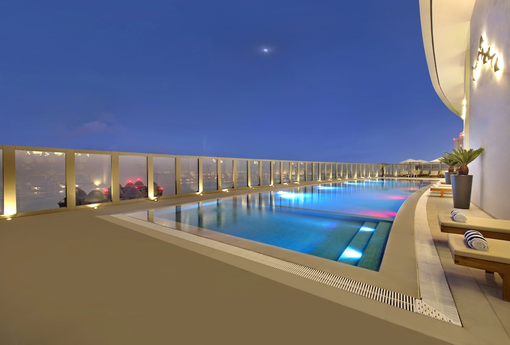 THE CURVE HOTEL 35/74