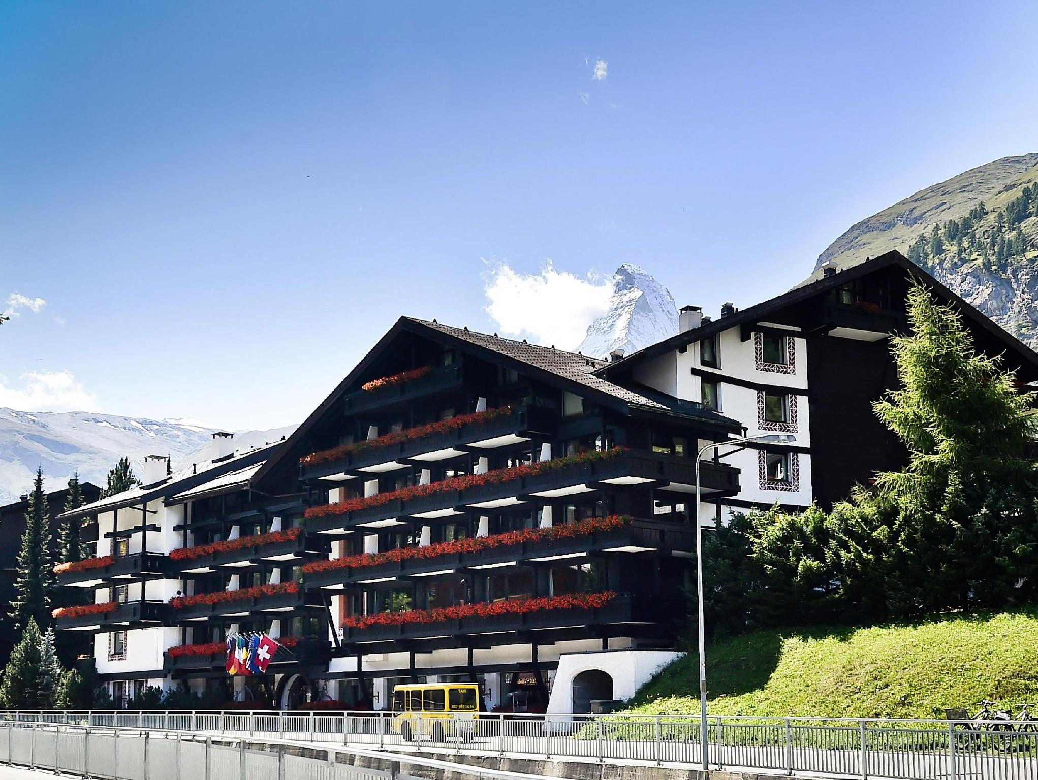 Deluxe, Penthouse, Suite, 2 Queen or 4 Single Beds, Mountain View