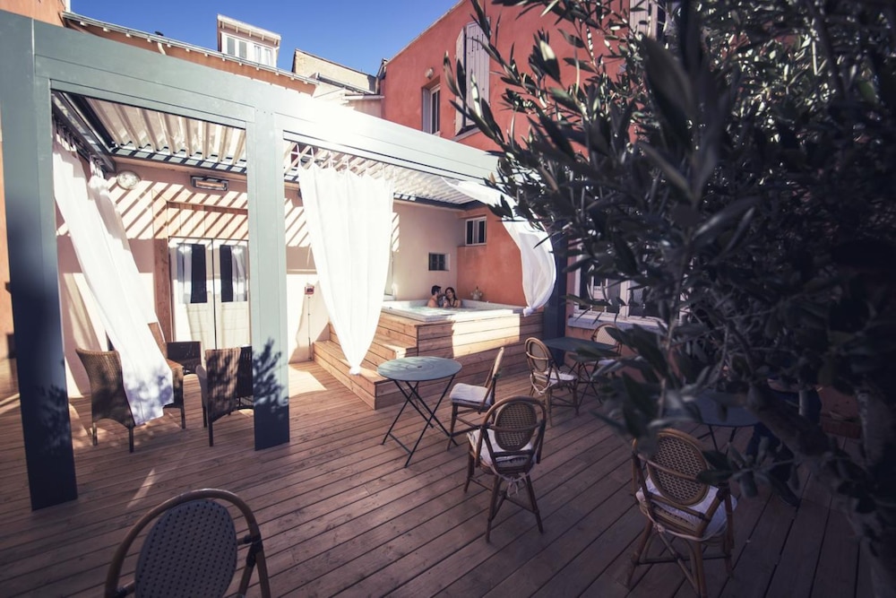 The Old Hotel Ravel 46/48