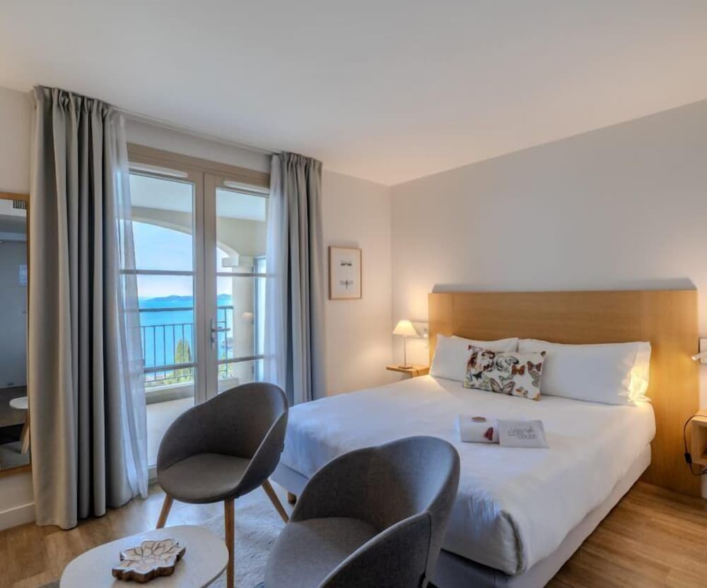 Standard, Queen Bed, Sea View