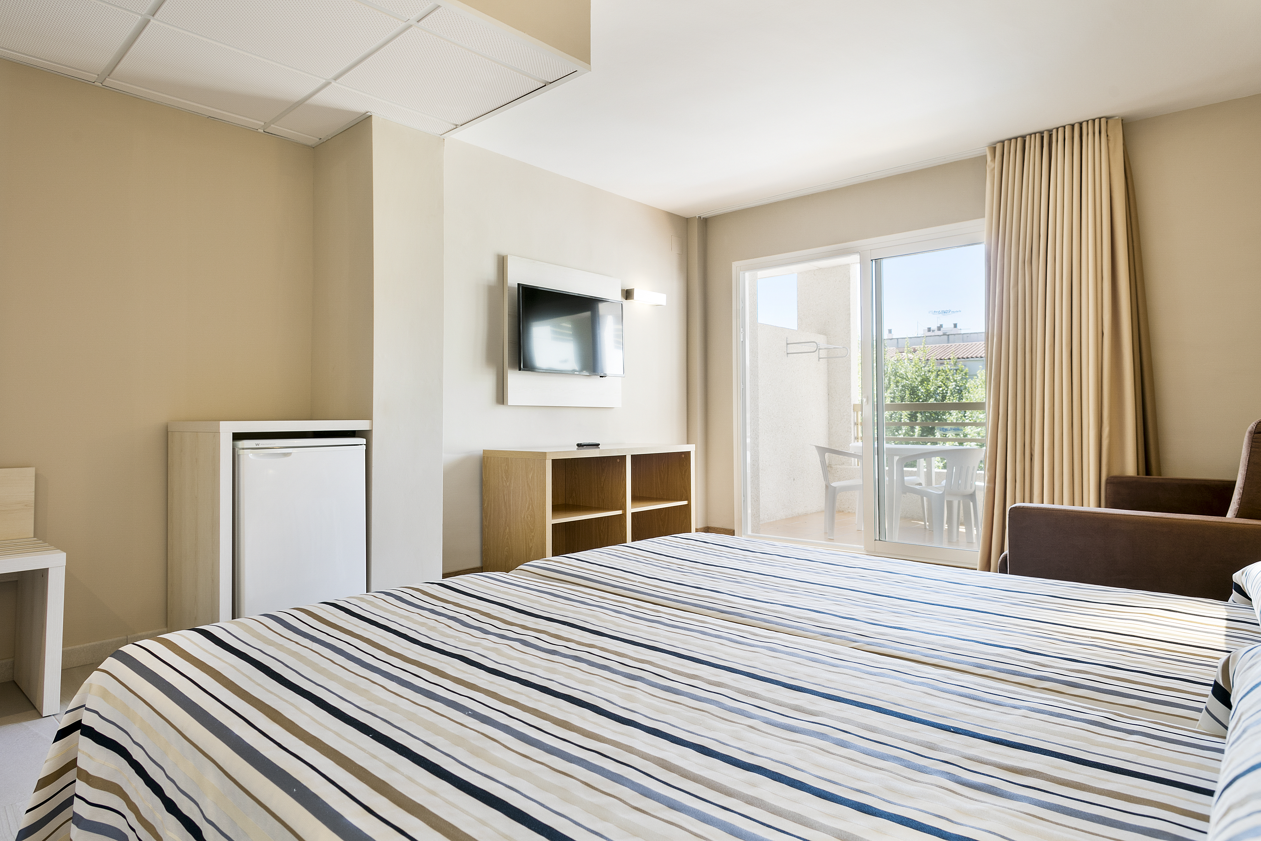 ROOM, SINGLE, DOUBLE BED