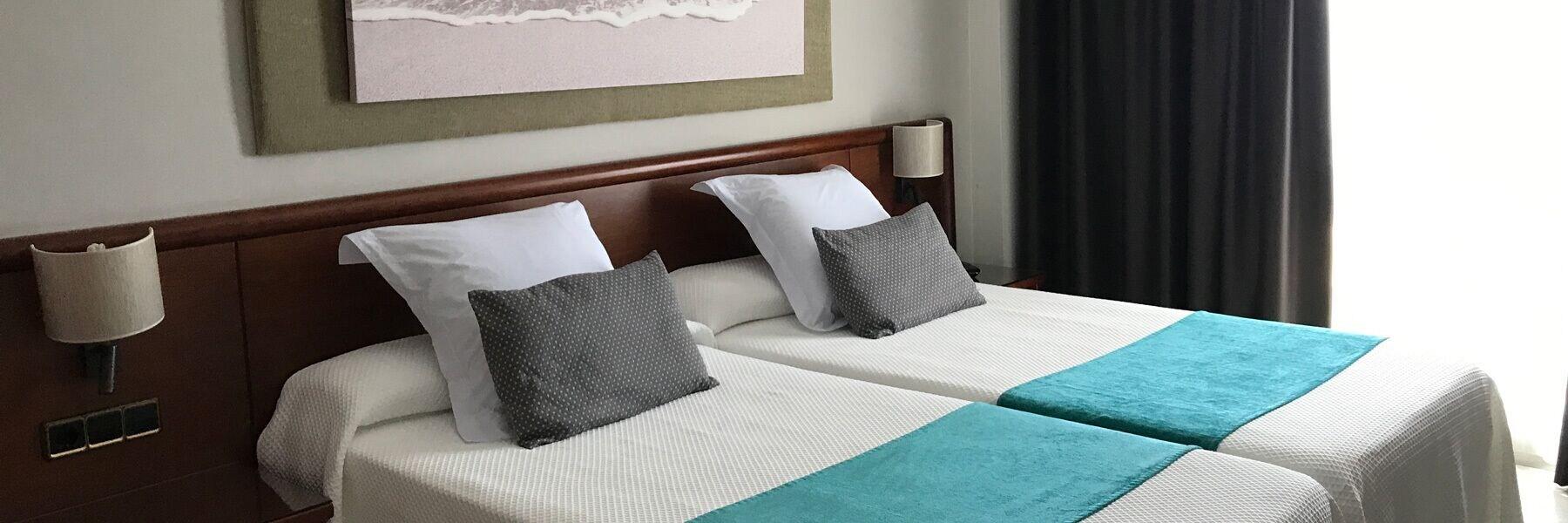 غرفة بسرير مزدوج بإطلالة على البحر، Hotel Miramar 5/7