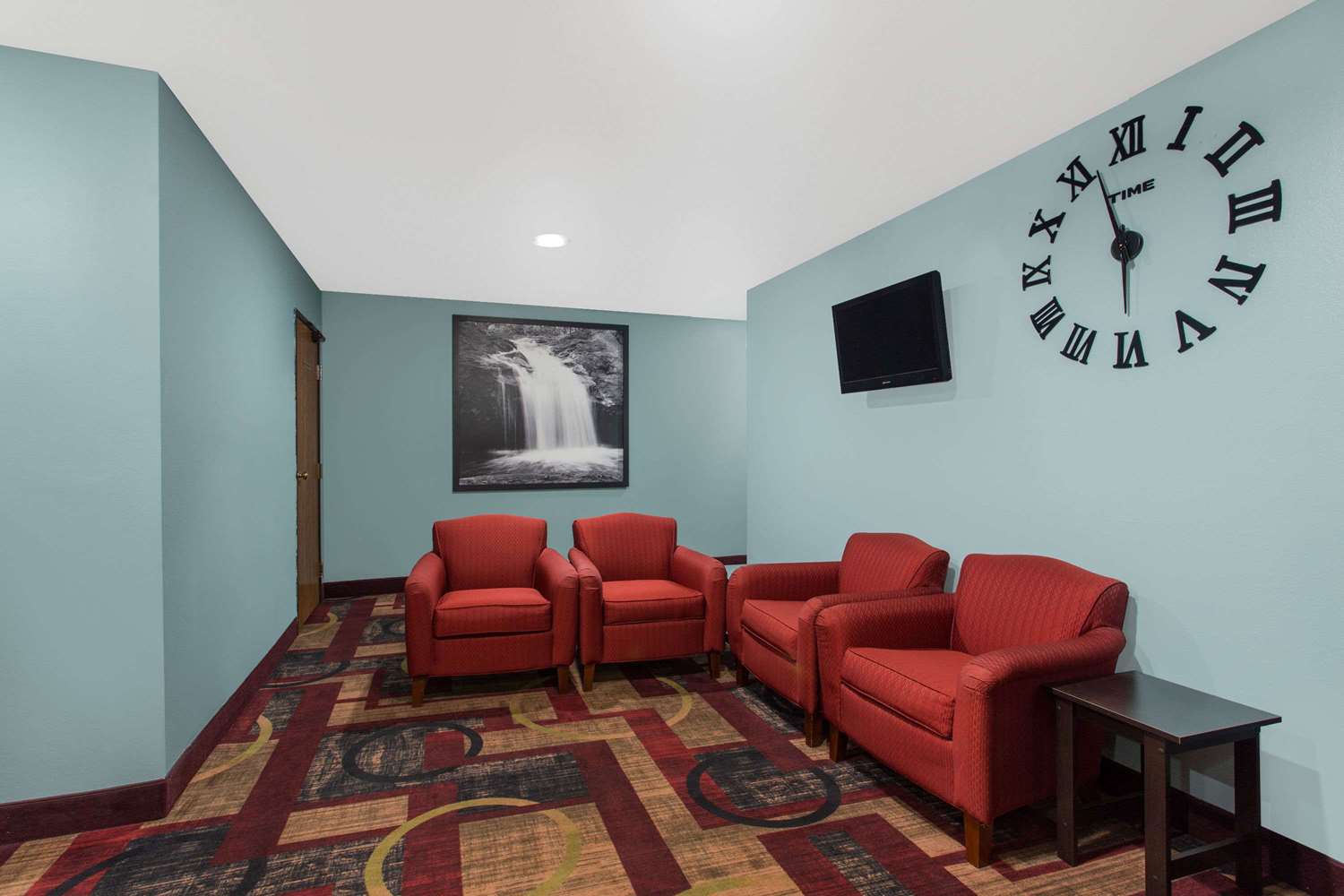 Super 8 By Wyndham Eau Claire I-94 16/20