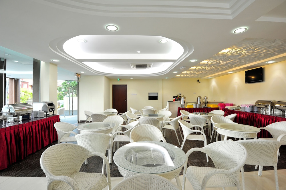 Hallmark View Hotel 45/56