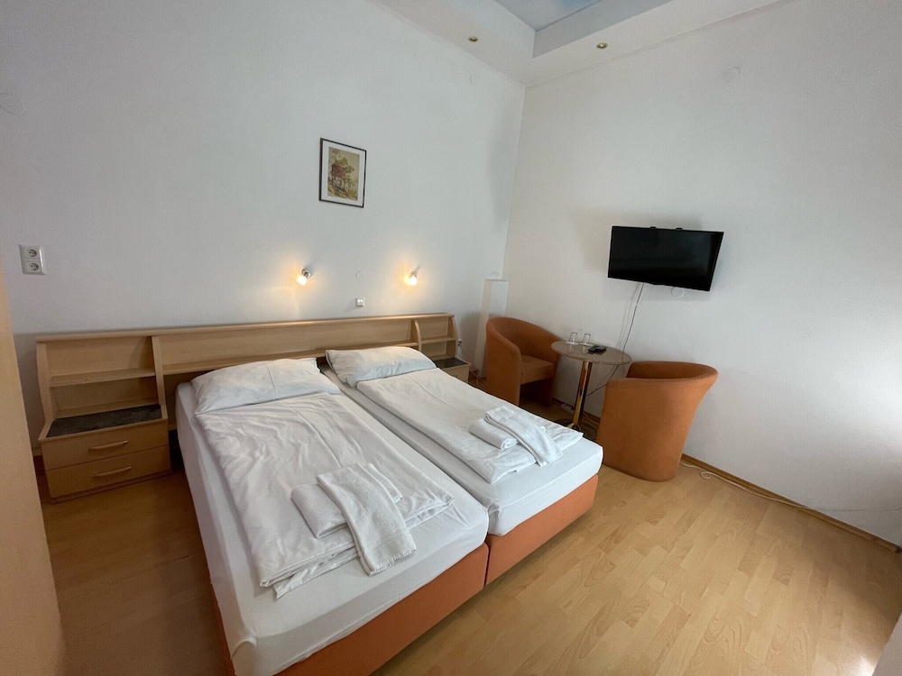 ROOM, SINGLE, QUEEN BED