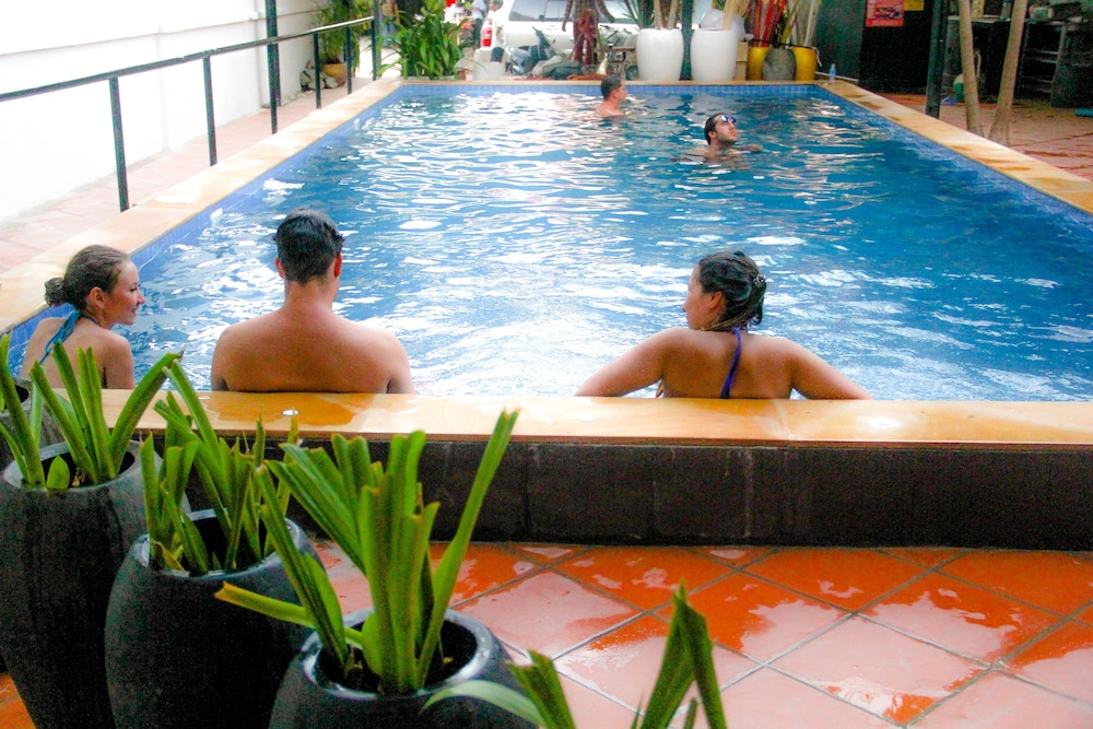 Tropical Breeze Guesthouse 24/45