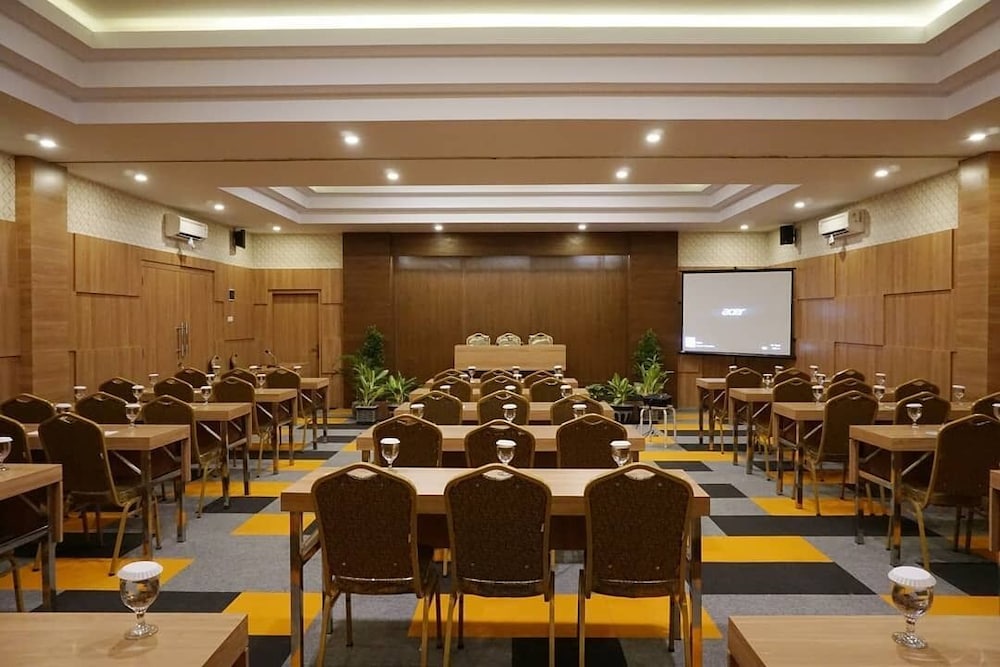 Front One Hotel Nganjuk 24/30