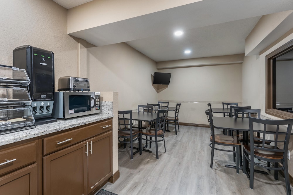 SureStay Hotel by Best Western Summersville 30/50