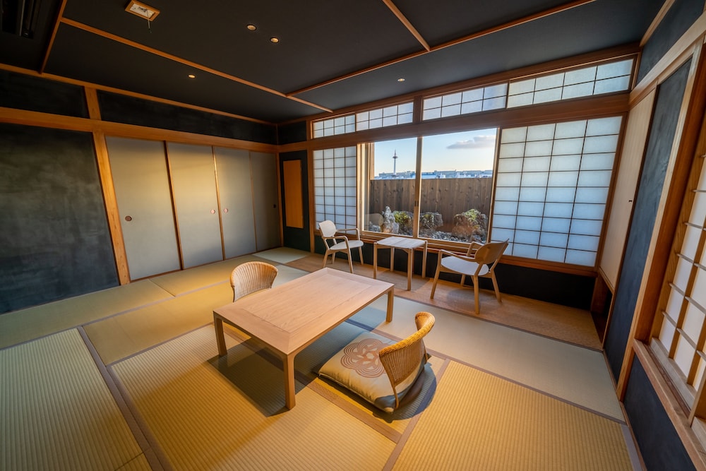 JAPANESE, DELUXE