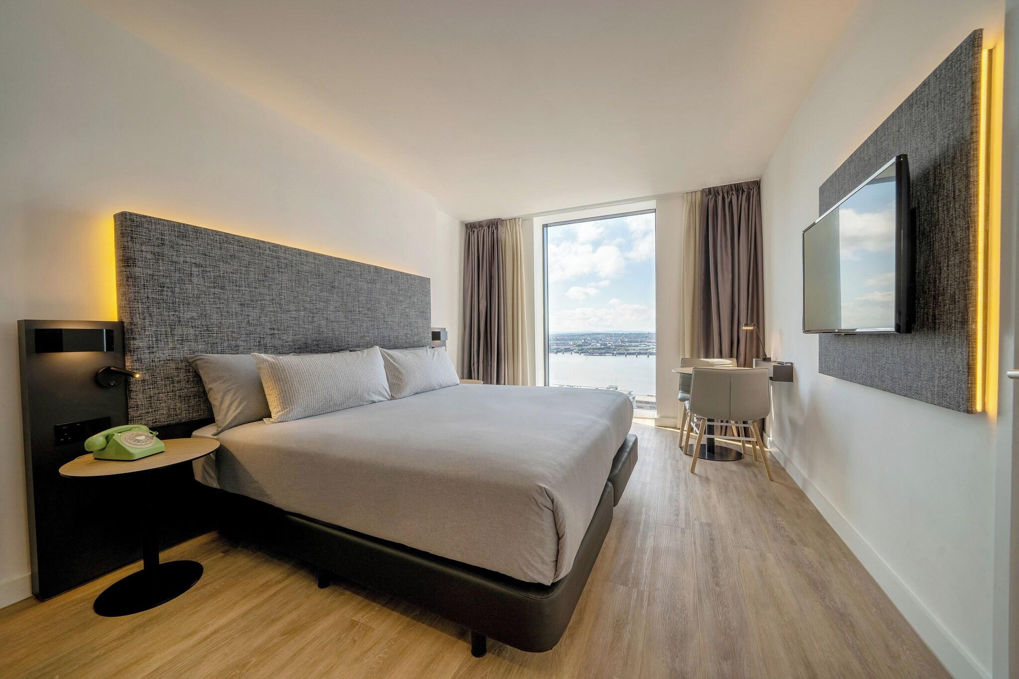 Room, River View