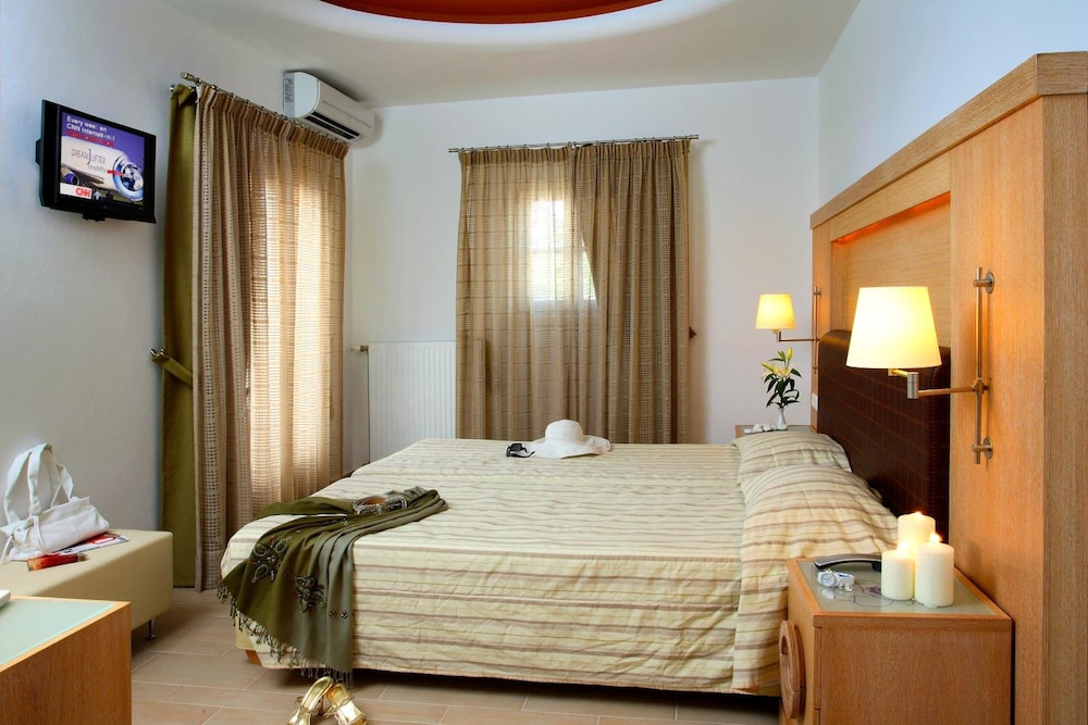 Matogianni Hotel 12/48