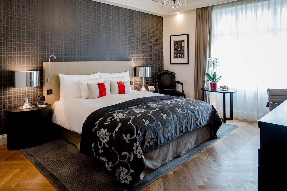 CHARMING, MULTIPLE BEDS