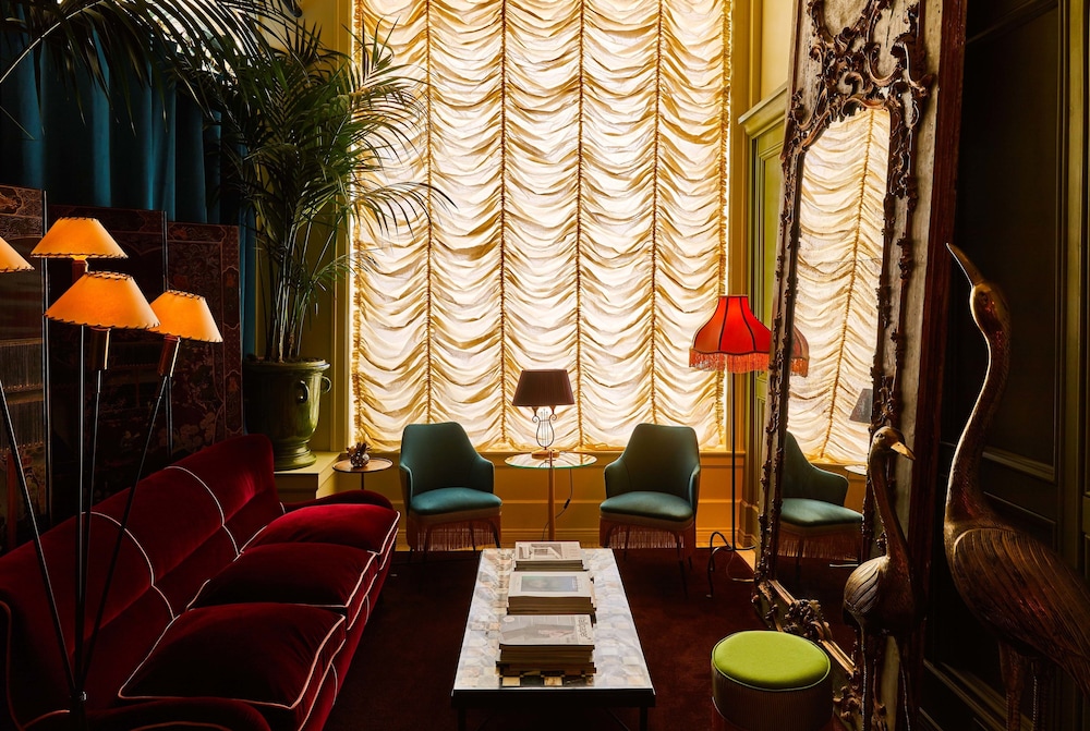 The Siren Hotel 36/70