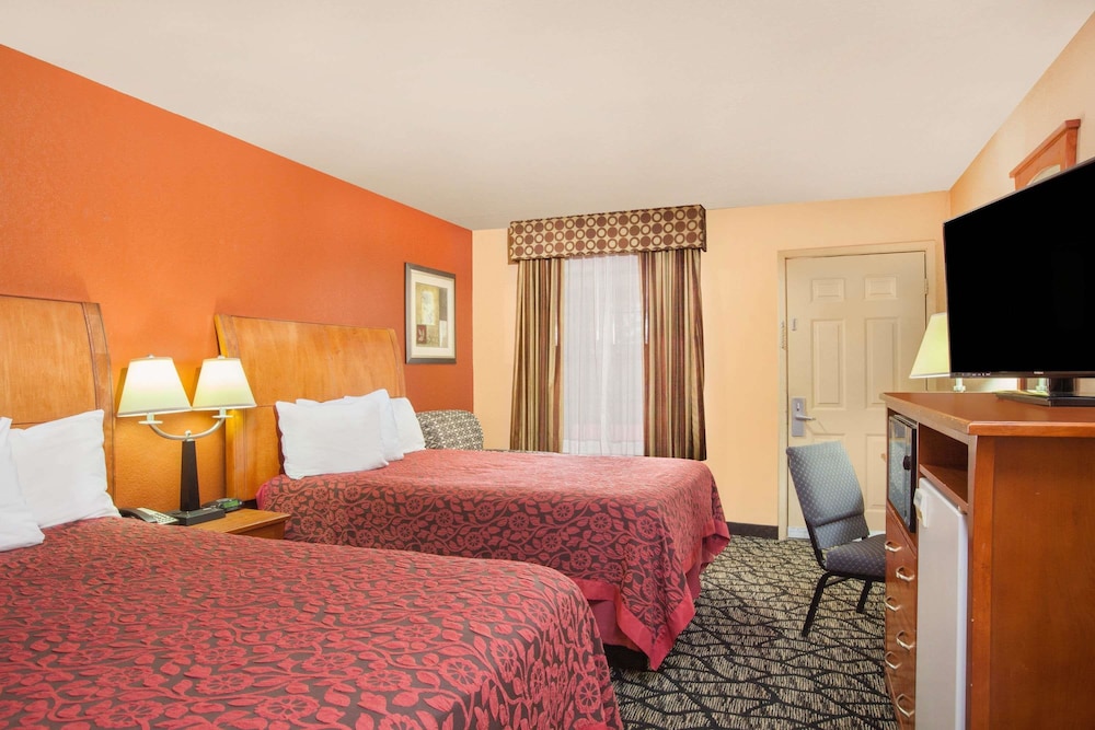 Days Inn by Wyndham Centerville 14/20