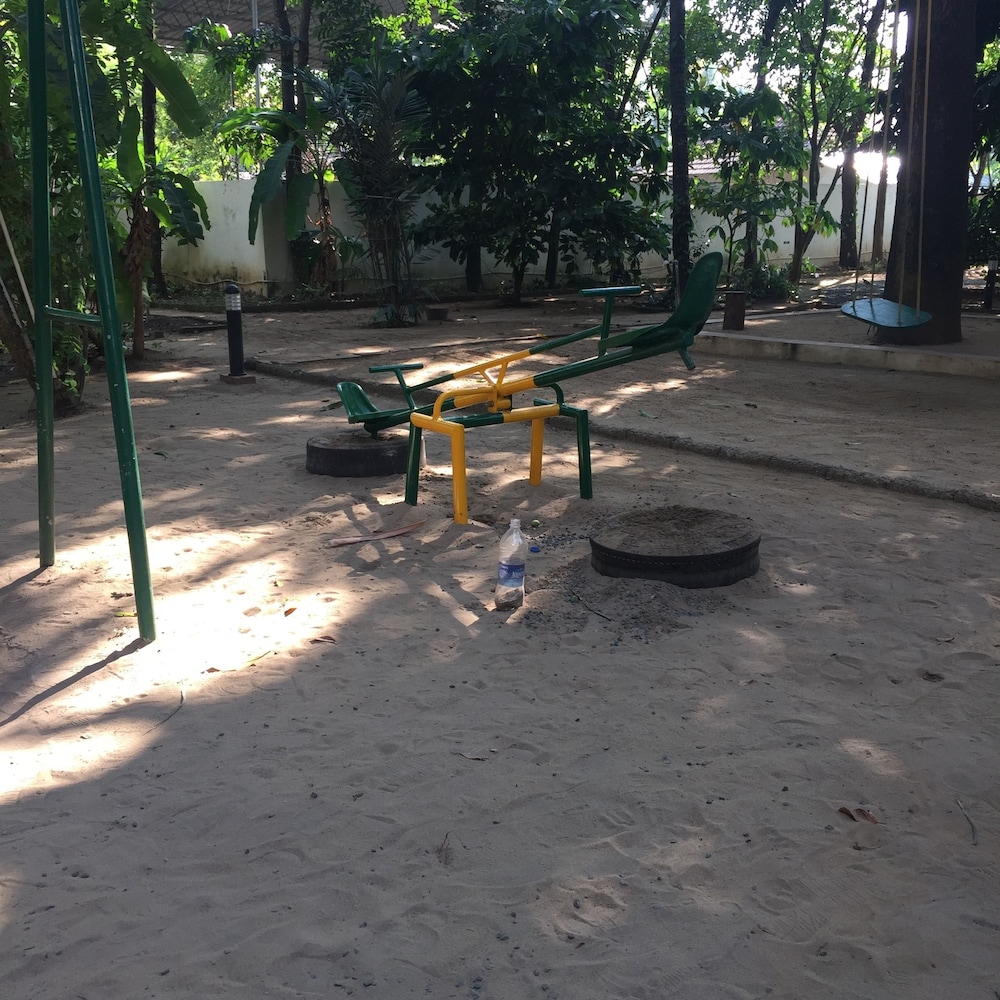 PALM GROVE SERVICE VILLA 22/48