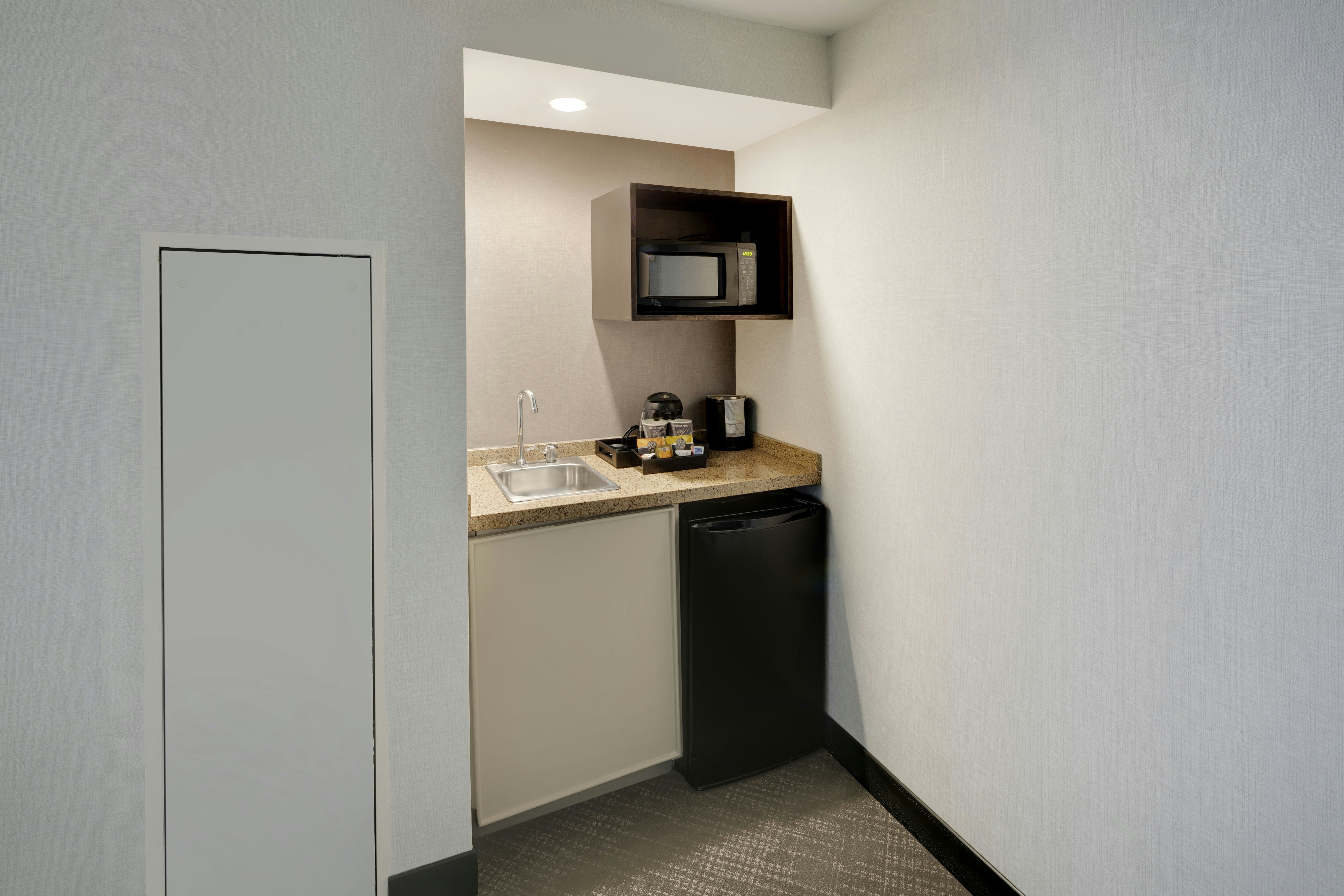 Embassy Suites by Hilton Detroit Troy Auburn Hills 26/77