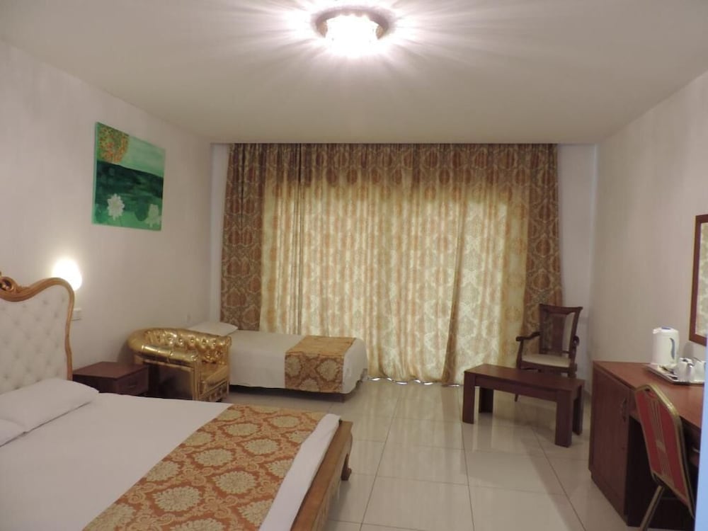 1 BEDROOM, EXECUTIVE, DOUBLE OR TWIN BED, SEA VIEW
