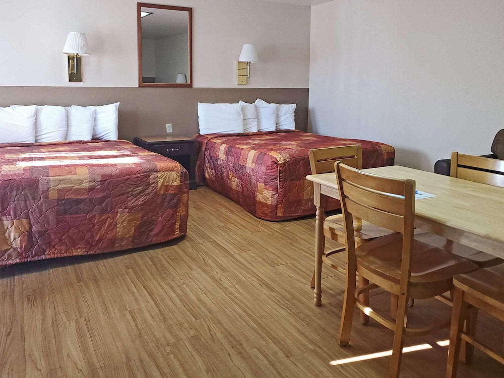 Rodeway Inn Buffalo, WY 15/38