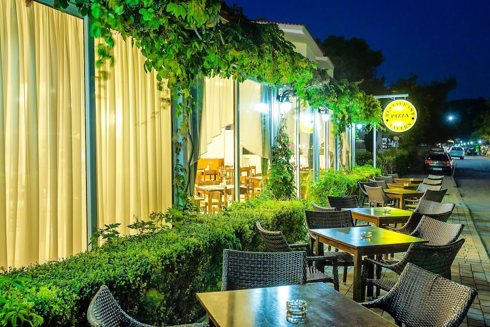 Xenios Dolphin Beach Hotel 47/68