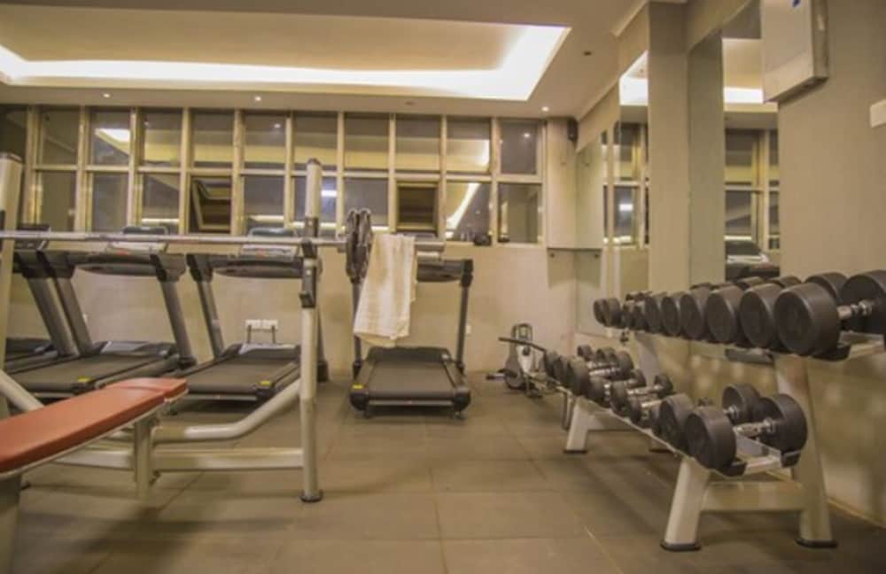 HBT Russel Hotel 28/50